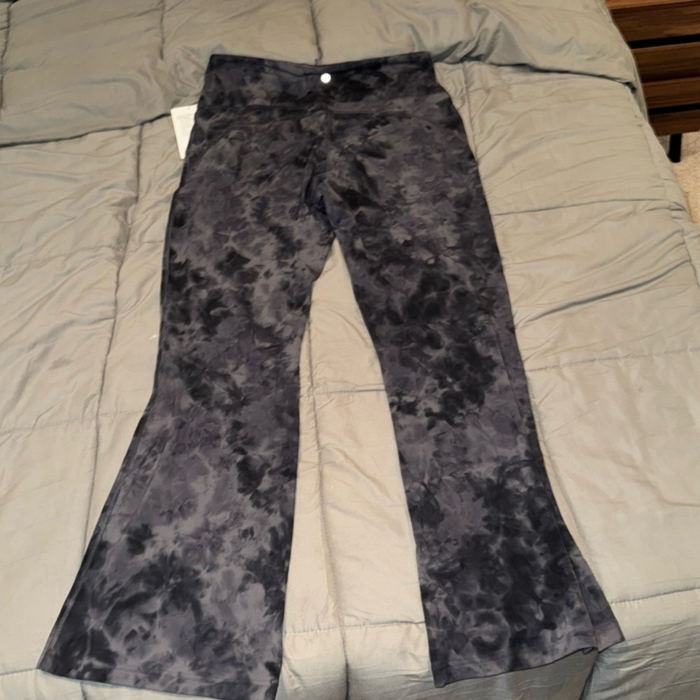 Lululemon Groove SHR Flare Pant